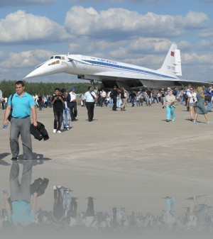 Ту-144. Красивый! Хорошо, что хоть сохранили