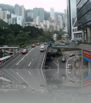 Жилья на самом острове Гонконг всем не хватает
