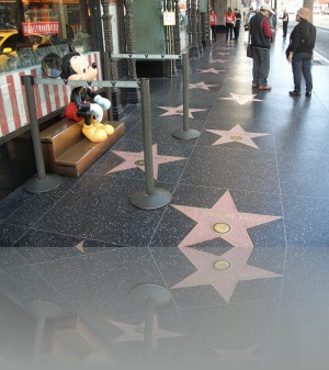 Микки, звёзды, японцы ,русские- это всё на Голливуд бульваре